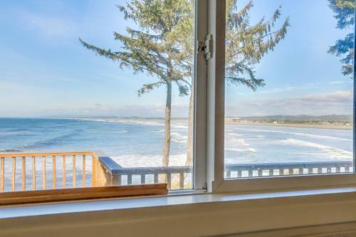 Spectacular Seaside Surf-view Home