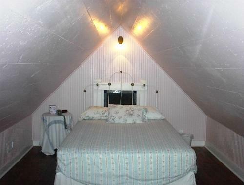 Carleton House Bed And Breakfast