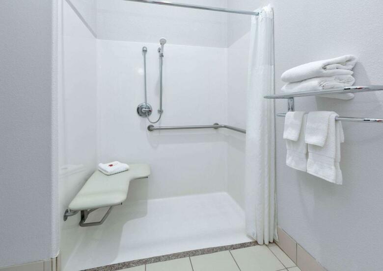 Hotel Comfort Inn & Suites Near Comanche Peak
