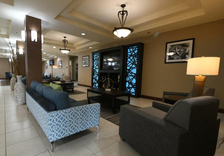 Hotel Comfort Inn & Suites Near Comanche Peak