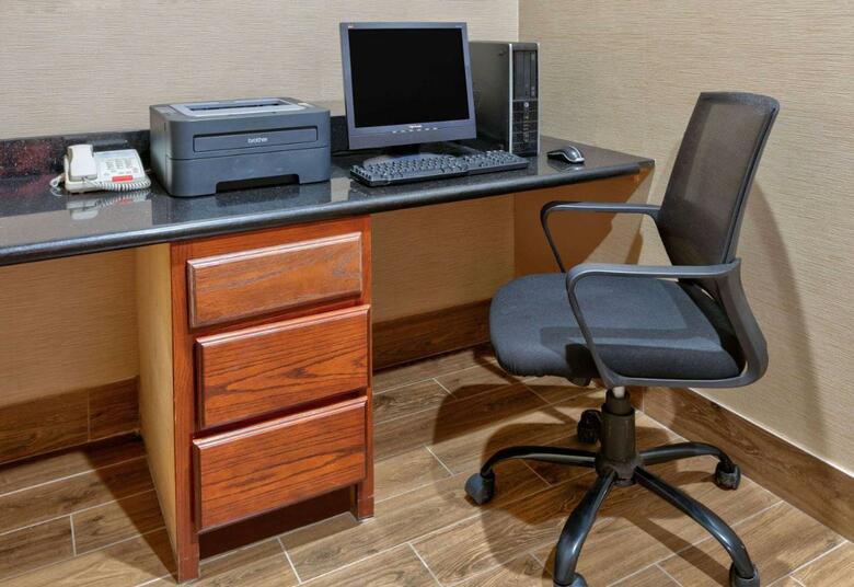Hotel Comfort Inn & Suites Near Comanche Peak