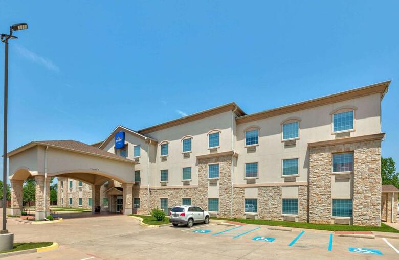 Hotel Comfort Inn & Suites Near Comanche Peak
