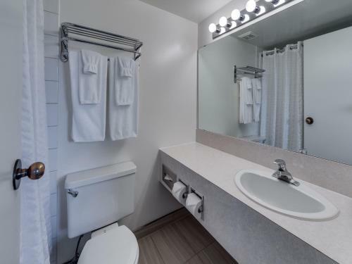 Heritage Inn Hotel & Convention Centre - Pincher Creek