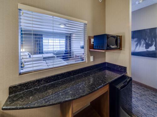 Heritage Inn Hotel & Convention Centre - Pincher Creek