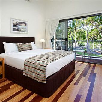 Hotel Breakfree Rainbow Shores