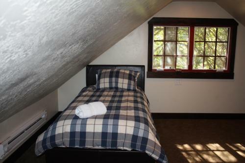 Hideaway Above The Stream