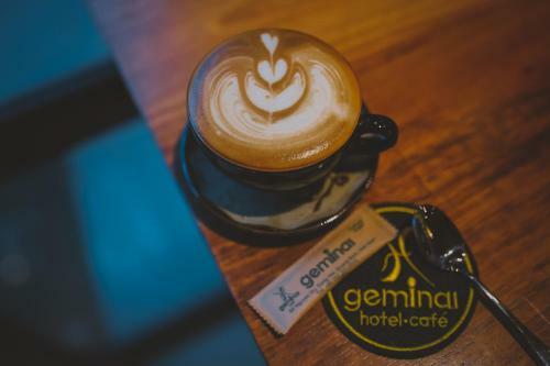Geminai Hotel & Caf�