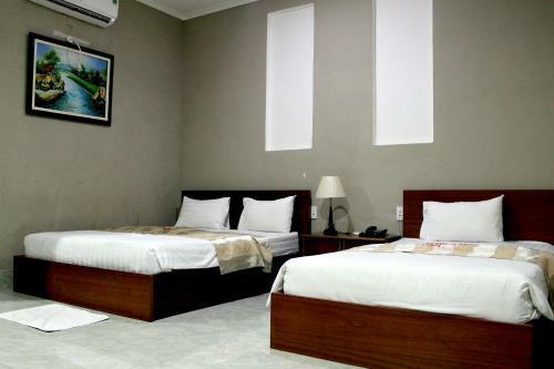 Hotel Kh�ch S?n �nh Quang