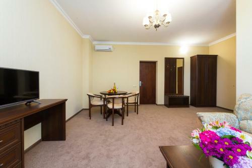Zolotoy Yakor Hotel