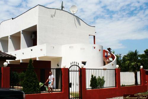 Posada Hotel Sharmat