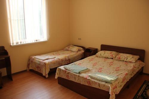 Hostal Guesthouse Aza&karlen