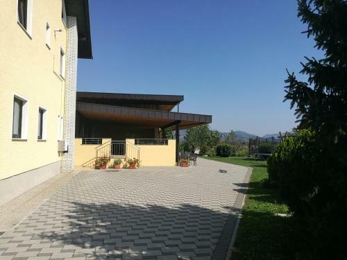 Hostal Gostilna In Preno?i??e Kocjan