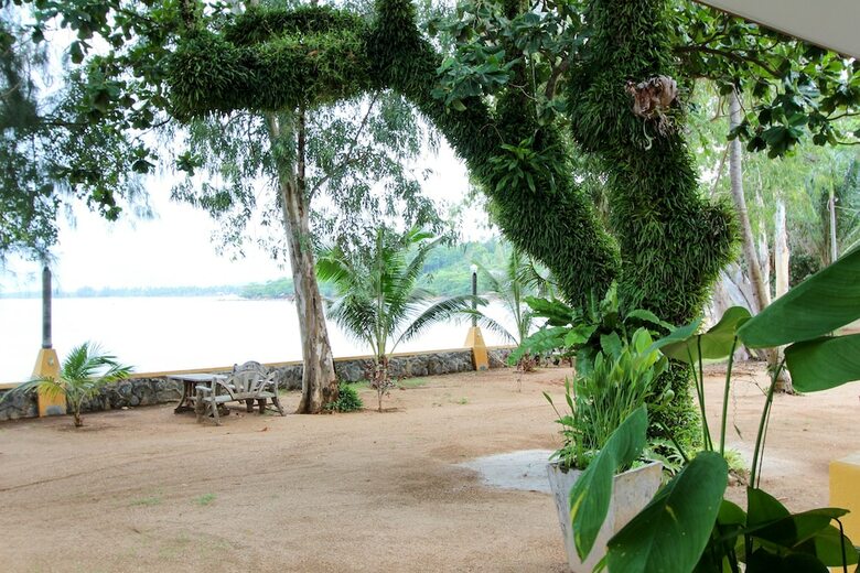 Hotel Issara Beach Resort