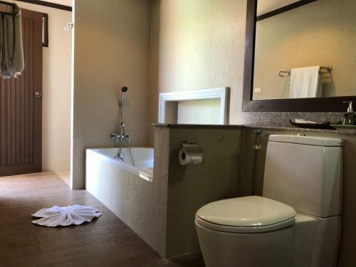 Hotel Kanok Buri Resort And Spa