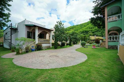 Hotel Stamp Hills Resort