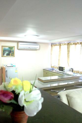 Hotel Navanakorn Golden View