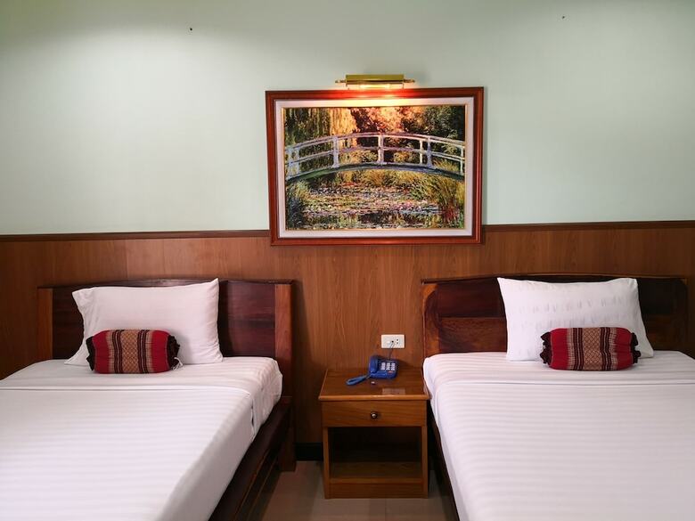 Phadaeng Hotel
