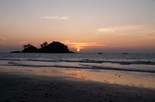 Hostal Tawan Bar And Bungalow