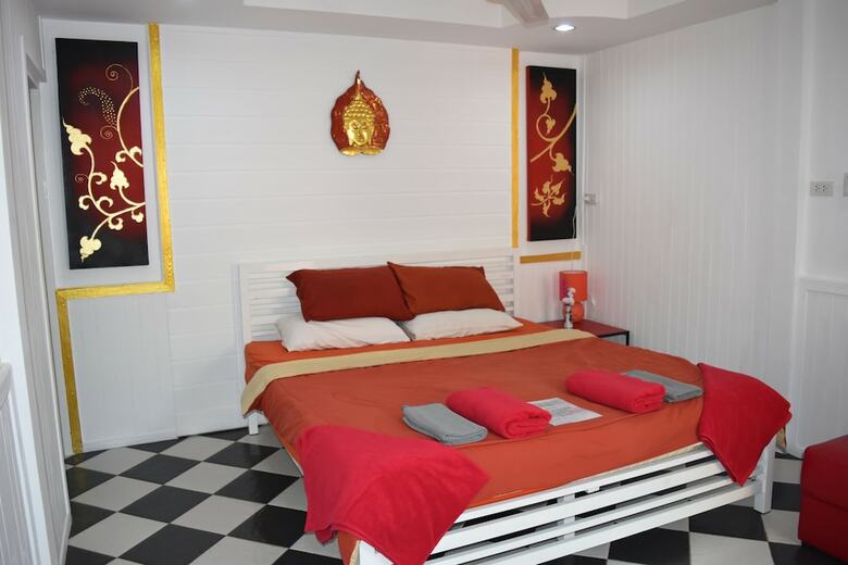 Motel Mangoes