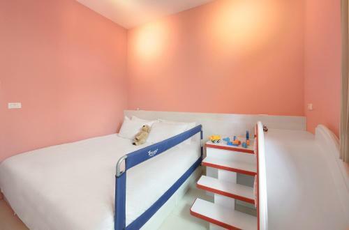 Butterfly Slide B&B