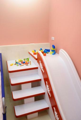 Butterfly Slide B&B