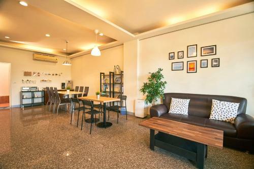 Hostal Migratory Birds Hotel
