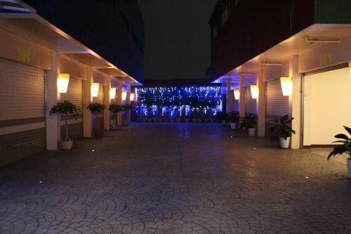 Qin Hai Motel