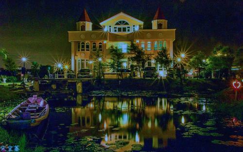 Love Lake Castle
