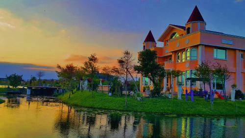Love Lake Castle