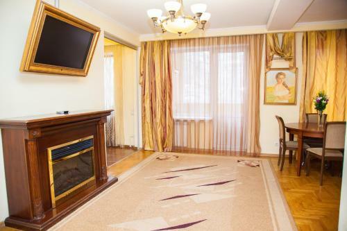 Lux Apartment On Lermontova Street With Fireplace