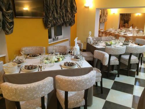 Amber Hotel & Cafe
