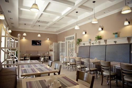 Hotel And Restaurant Velure