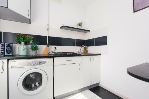 Apartment On Novomestenskaya 8 Floor