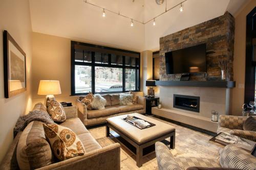 Capitol Peak Lodge, A Destination Residence