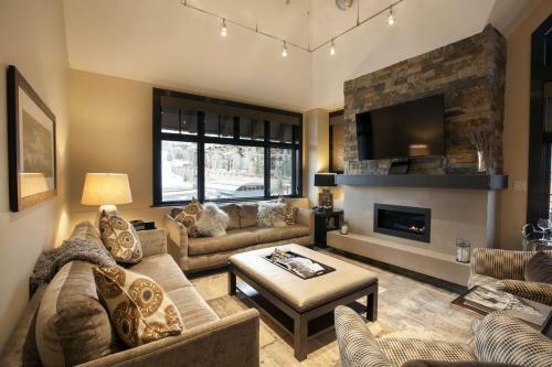 Capitol Peak Lodge, A Destination Residence