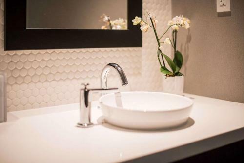 Cambria Hotel Lax