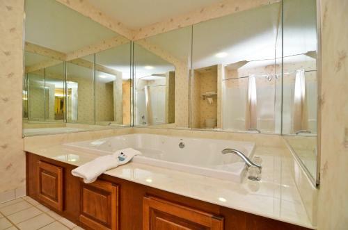 Motel Peach State Inn & Suites