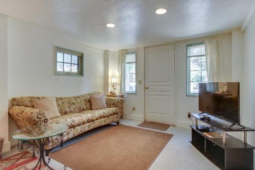 Sisters Downtown 1930s Cottage