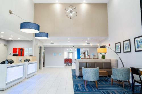 Hotel Holiday Inn Express & Suites - Lake Forest