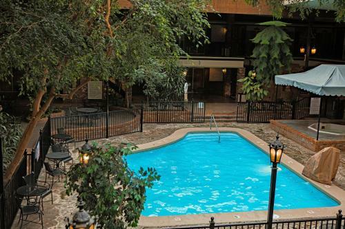 Hotel Heritage Inn