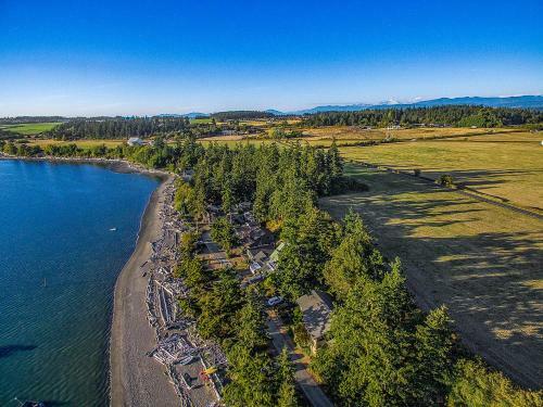 Beach And Boulevard Bungalow On Sundin Beach