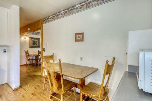 Spruce Grove Bear's Den Cabin