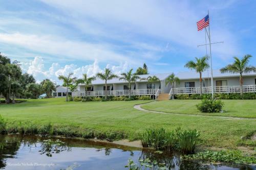 The Rivers Edge Motel