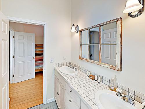 Oceanview Buzzards Bay Getaway