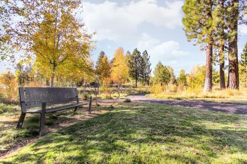 Sunriver Luxury Caldera Home With Golf Course Views