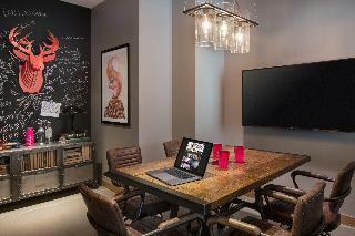 Hotel Moxy Seattle Downtown