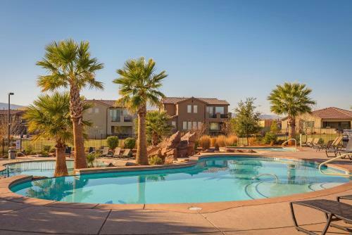 Pvz #33: Poolside Retreat At Paradise Village
