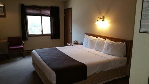 Motel Woodland Inn & Suites