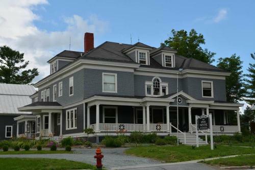 Bed & Breakfast The 1906 House And Carriage Barn