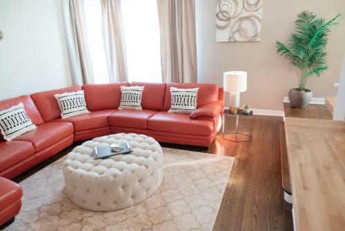 Beautiful Home! 25 Minutes To Downtown Chicago